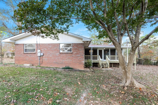 Building Photo - Bright and Spacious 3-Bedroom