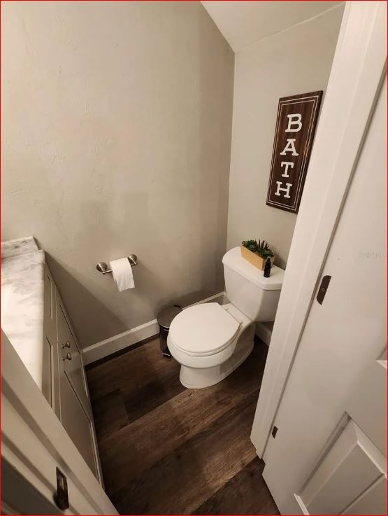 1/2 bath - 2735 SW 35th Pl