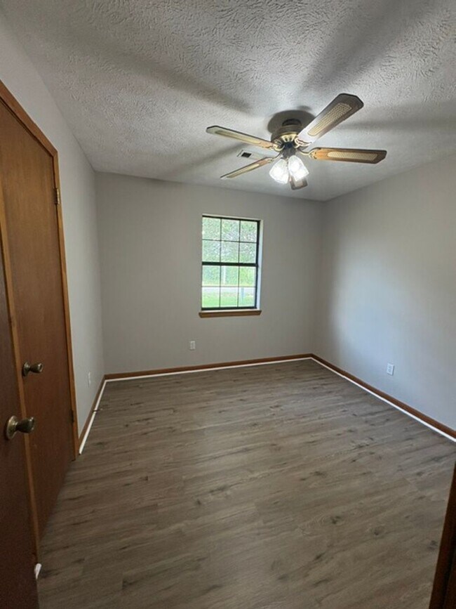 Building Photo - 40 Yarber St