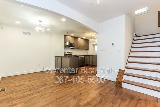 Building Photo - 529 B St