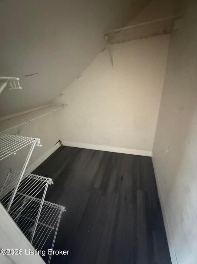 Building Photo - 112 E Woodlawn Ave