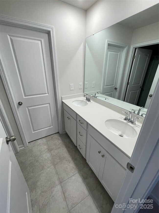 Building Photo - 398 Kennerly Center Dr