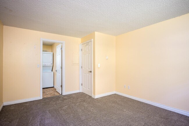 Building Photo - 5470 SW Alger Ave