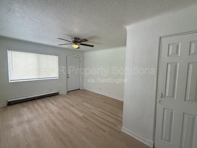 Building Photo - 301 Sierra Dr SE