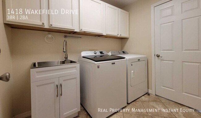 Building Photo - 1418 Wakefield Dr