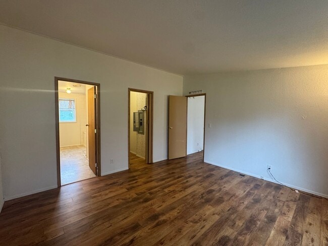 Building Photo - 4.65 Acre Farm/Horse Property for Rent!