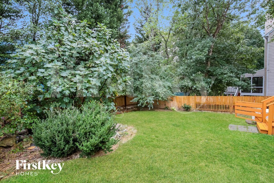 Building Photo - 1500 Groveland Trail