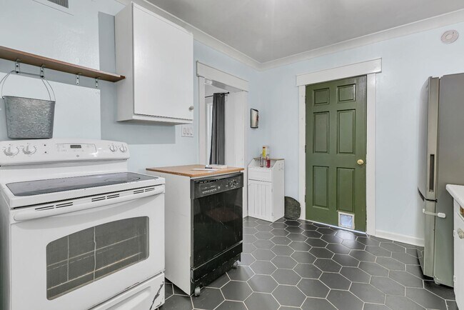 Building Photo - 1426 S 54th St