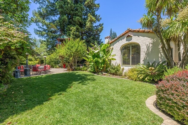 Building Photo - Mediterranean Beauty in Crescent Park – 5B...
