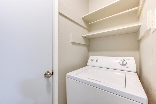 Building Photo - 8746 E Rylander Cir