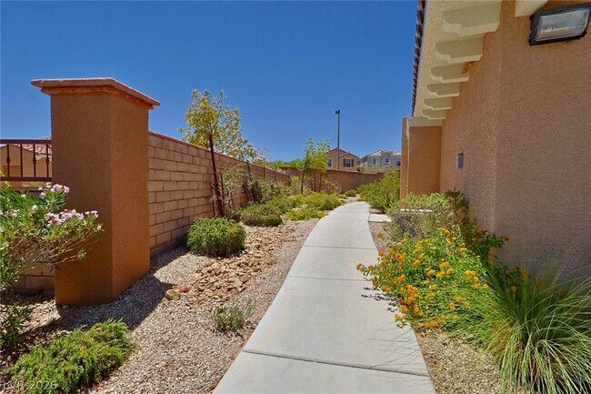 Building Photo - 845 Pantara Pl