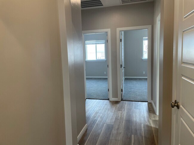 Building Photo - 750 W Scarlet Hill Dr