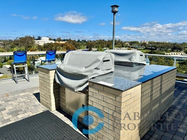 Building Photo - 850 Beech St