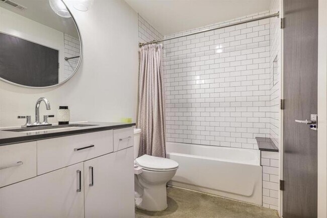 Building Photo - 1065 United Ave SE