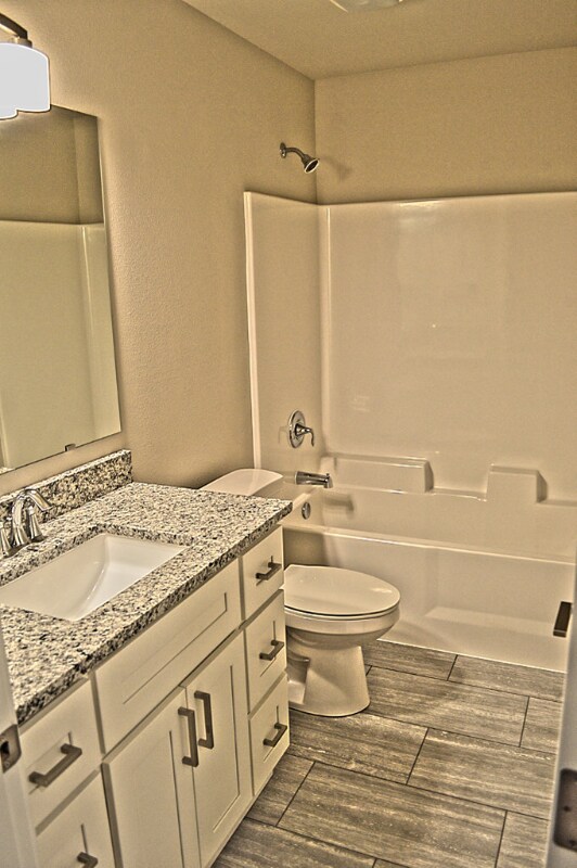 Building Photo - 6911 Lennon Ln NE