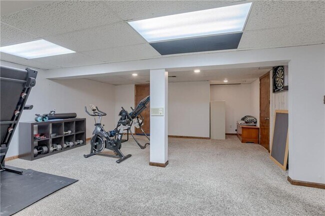 Building Photo - {8615} Remodeled w/ Updated Kitchen + New ...