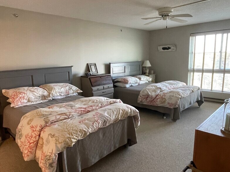 Building Photo - 215 E Grand Ave