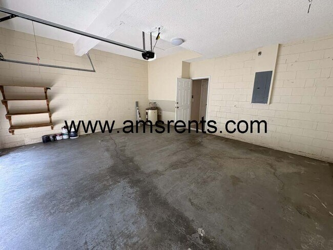 Building Photo - 2404 Condado Ct