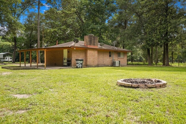 Building Photo - 26407 Magnolia Dr
