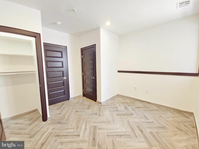 Building Photo - 519 N 38th St