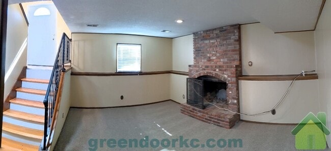 Building Photo - 837 S Lindenwood Dr