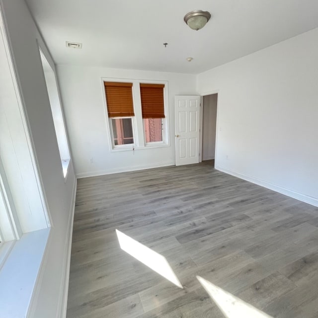 apt 3 LR - 426 Biden St