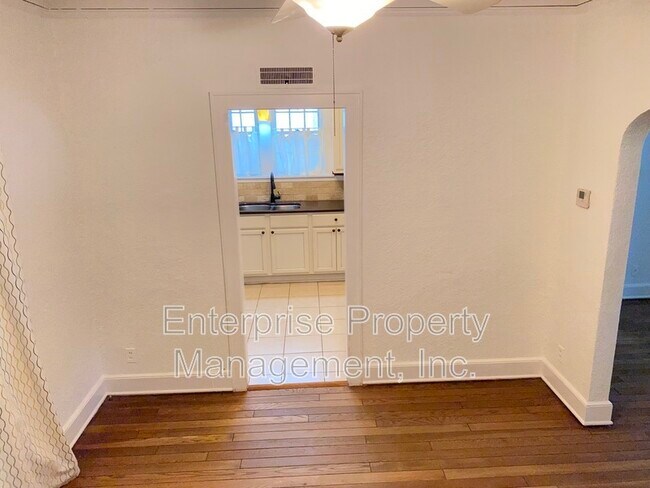 Building Photo - 451 S Reese St