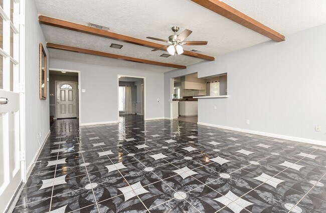 Building Photo - 4811 Shatner Dr