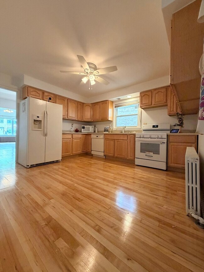 Building Photo - 2618 73rd Ave