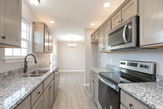 Building Photo - 123 Vanatta Rd