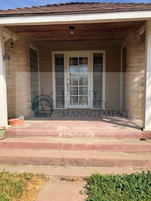 Building Photo - 22609 Robertson Blvd