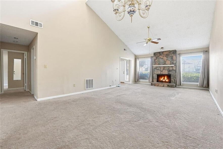 Building Photo - 813 Serramonte Dr