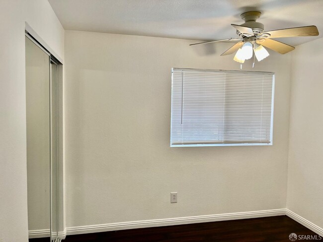 Building Photo - 1713 Crater Peak Way