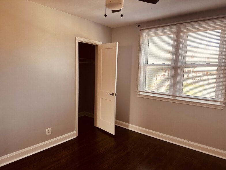 Building Photo - 2136 Parksley Ave