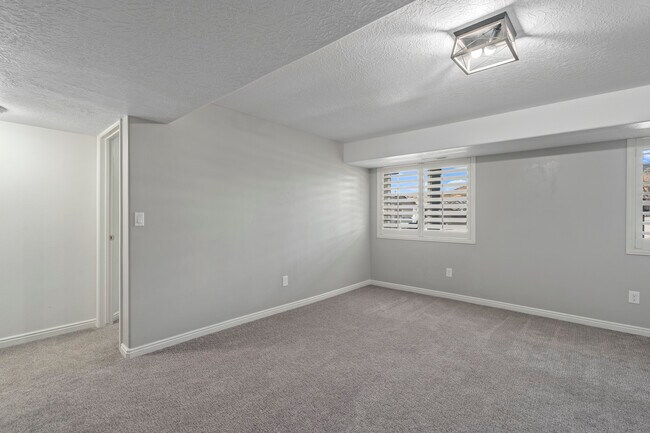 Building Photo - 456 W 2600 N