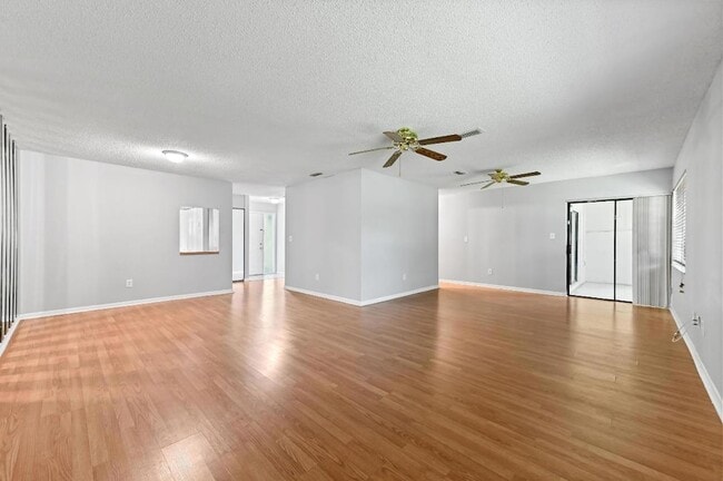 Building Photo - 81 Westecunk Dr