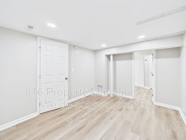 Building Photo - 4834 Evanston Ave