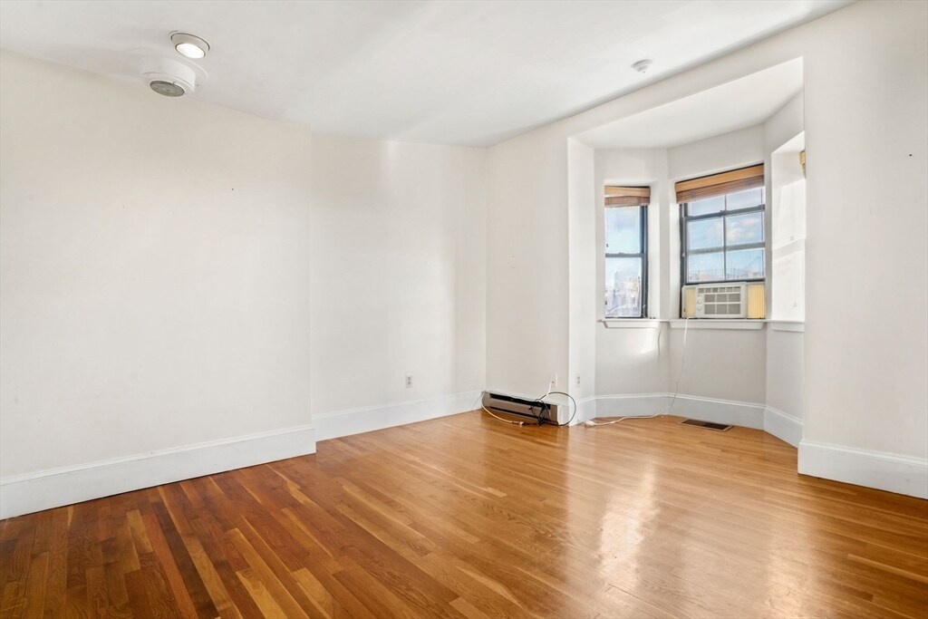 Building Photo - 533 Columbus Ave