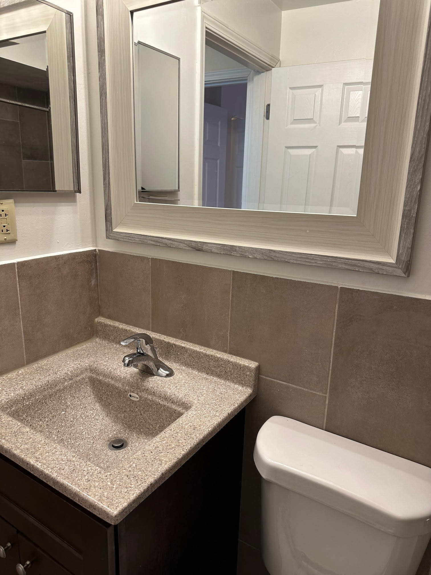 Building Photo - 3710 N Pine Grove Ave