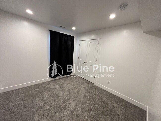 Building Photo - 5760 Wildrose Ave