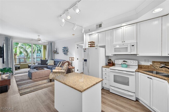 Building Photo - 2825 Palm Beach Blvd