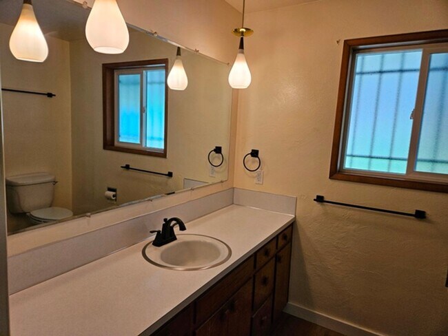 Building Photo - 3Bd/2Ba Single Story House - For Viewing!