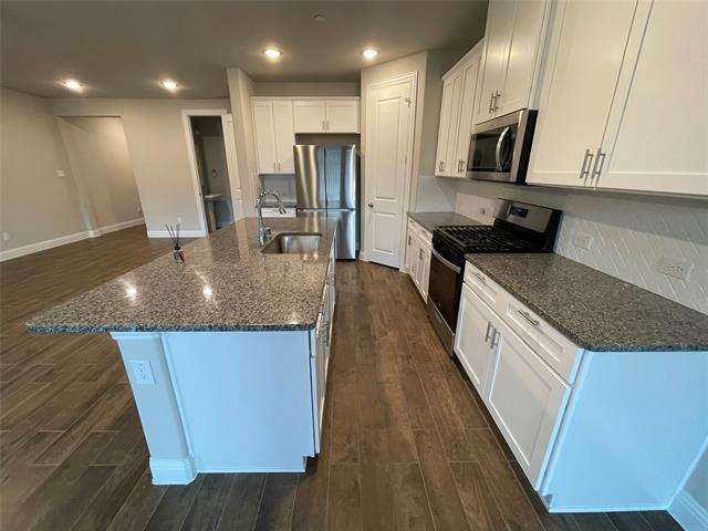 Building Photo - 560 Hutchinson Ln