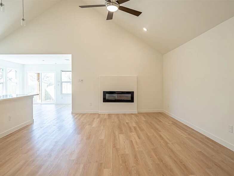 Building Photo - 924 Bosque River Dr