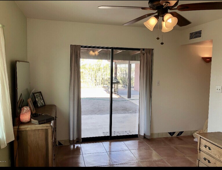 MASTER BEDROOM SLIDING DOOR TO REAR PATIO - 32731 W Jones Rd
