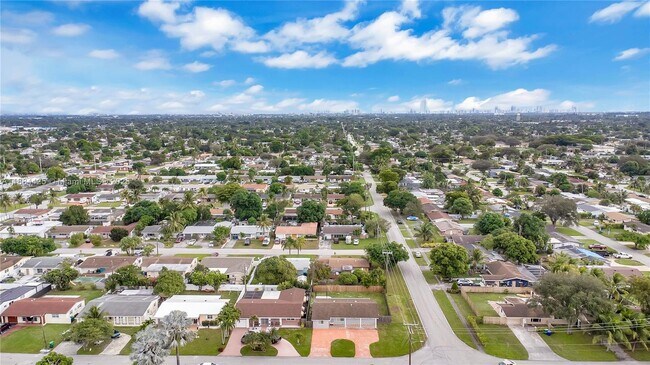 Building Photo - 2441 Tarpon Dr