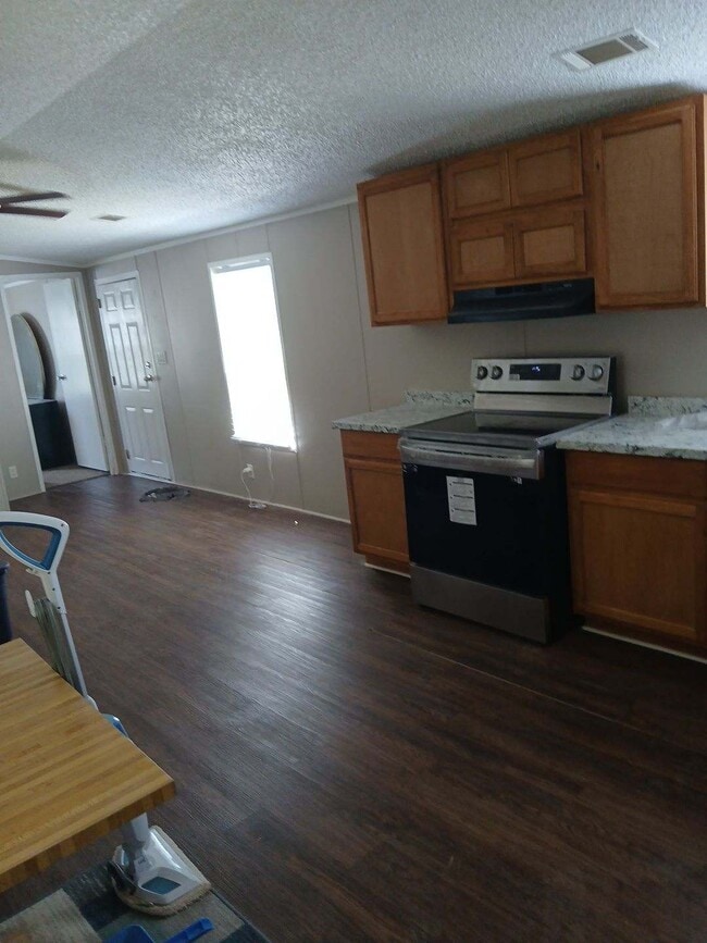 Building Photo - 167 Mae St