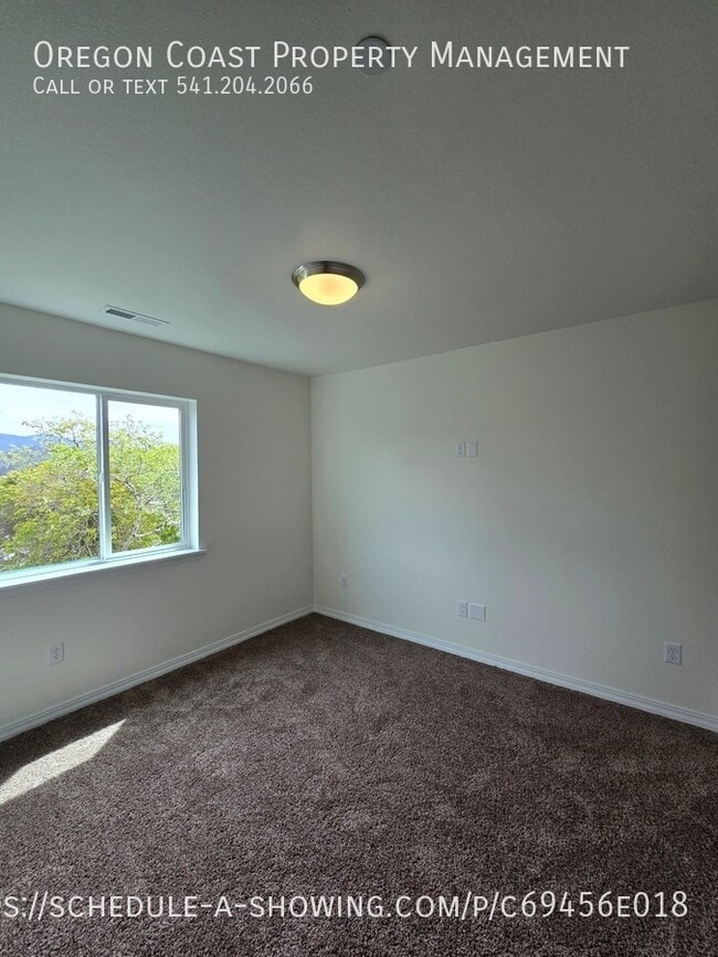 Building Photo - 4822 SW 48th Ct