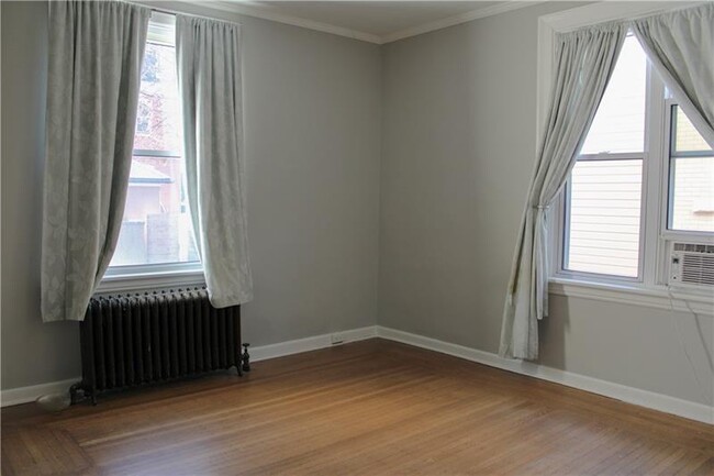 Building Photo - 206 Emerson Ave