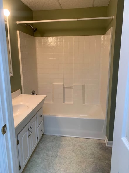 Building Photo - 626 Chesterfield Dr